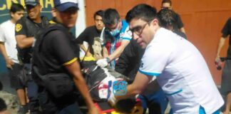 Adolescente de 17 años resulta gravemente herido tras despiste y choque en la bajada a playa Chorrillos